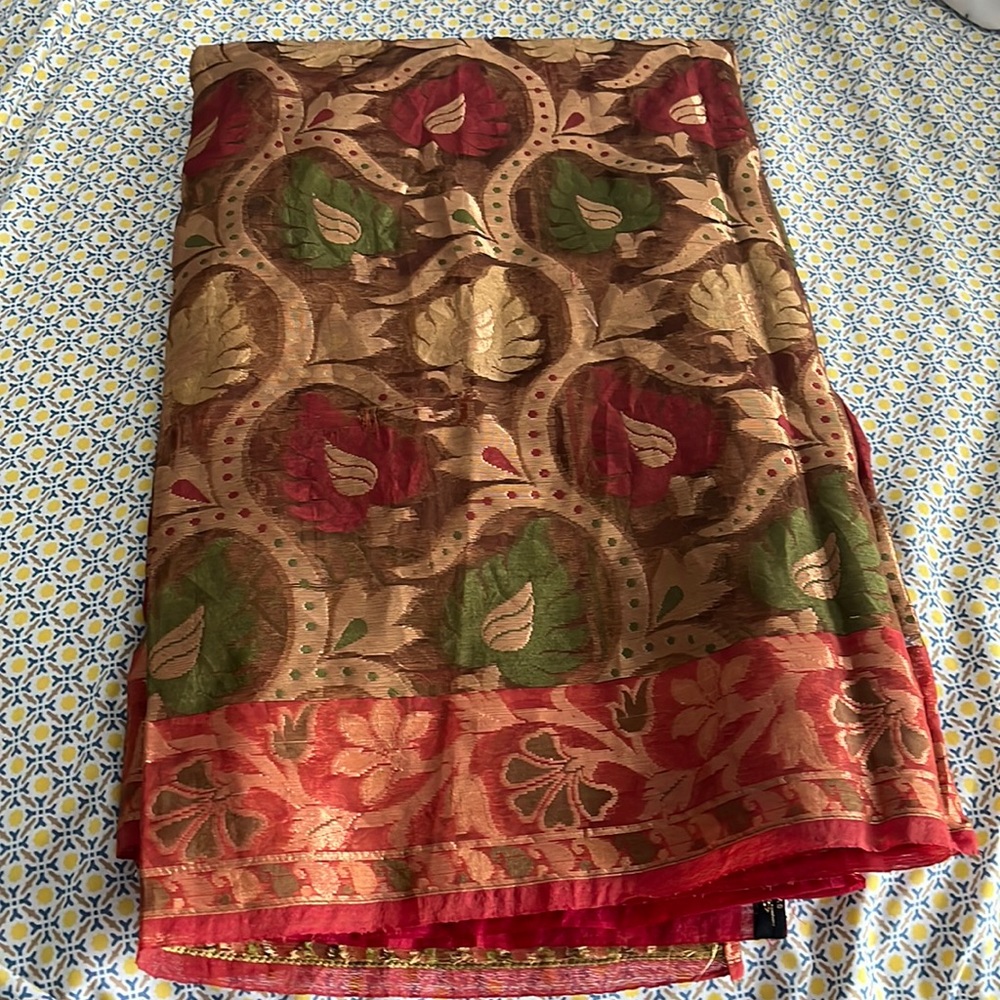 Brand name saree with blouse